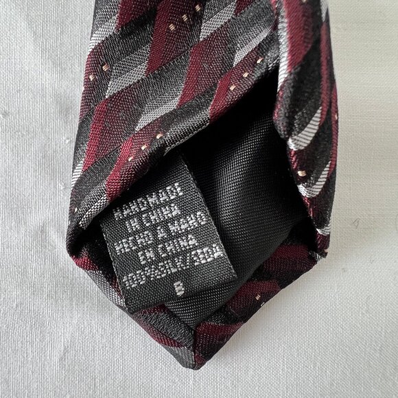 Van Heusen Neck Tie, 100% Silk, Handmade, Dark Red, Gray and Black, EUC - Picture 8 of 9